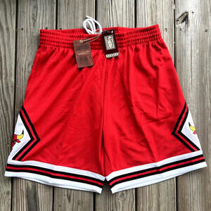 Men's Mitchell & Ness NBA Swingman Shorts Chicago Bulls 1975-76 Red